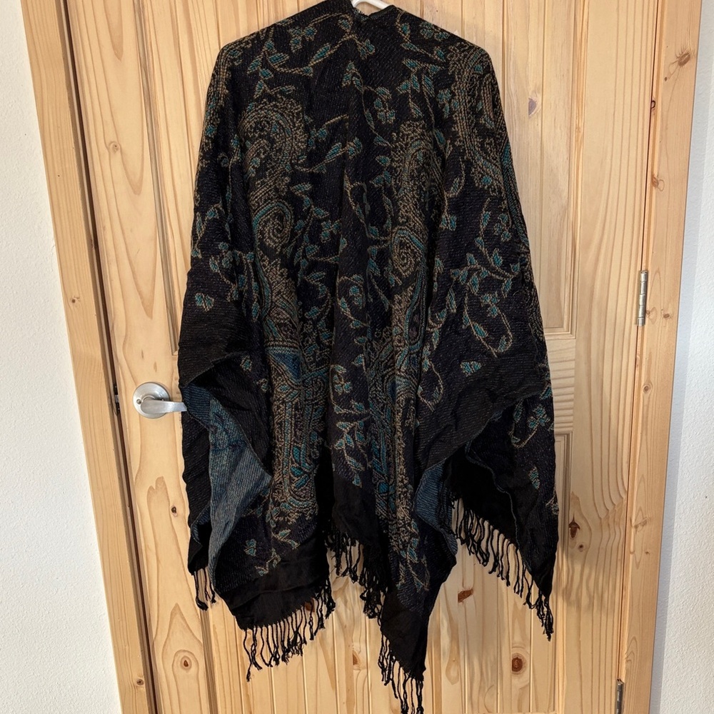 Elegant Black and Teal Paisley Shawl - Picture 2 of 6